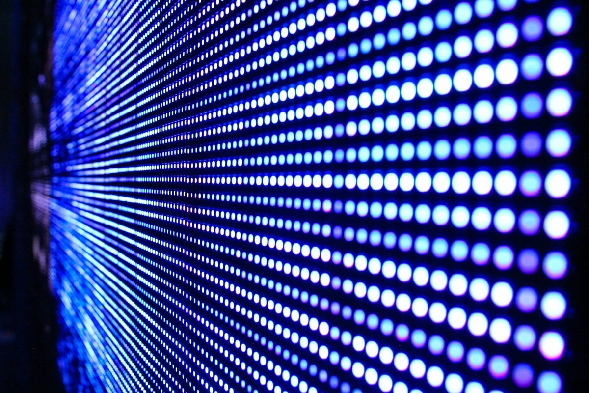 12.000 LED-Panels 62 × 62 cm (40 W, 4.000 K) aus Projektüberhang – 6,90 €/Stück