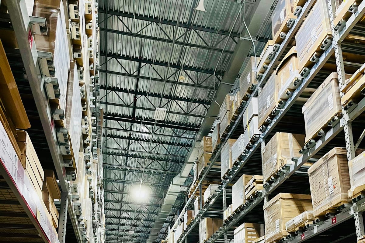 Logistikimmobilie Venlo: 12.400 m², voll vermietet an 3PL, WALT 6,8 Jahre